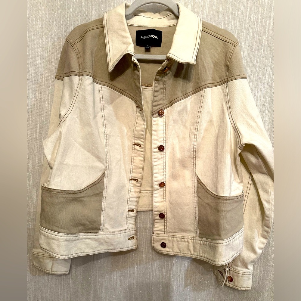 Fashion Nova White and Cream 1X Jean Jacket with Contrasting Pockets